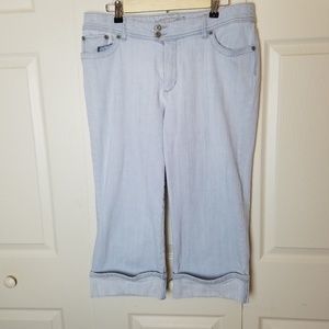 Chico's Light Wash Denim Crop Jeans size 2…